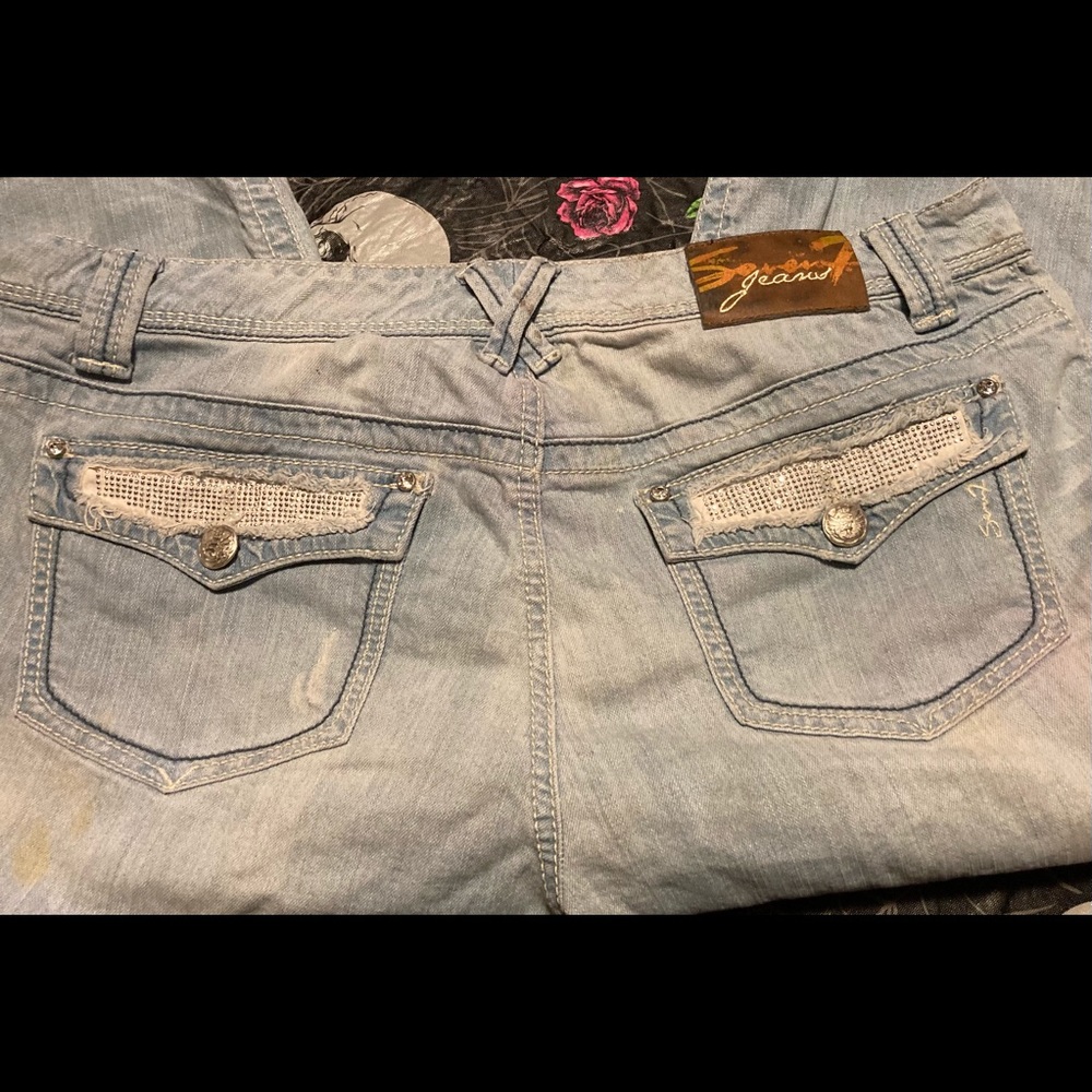 Cute denim distressed, embellished Seven7 capris - Picture 7 of 8